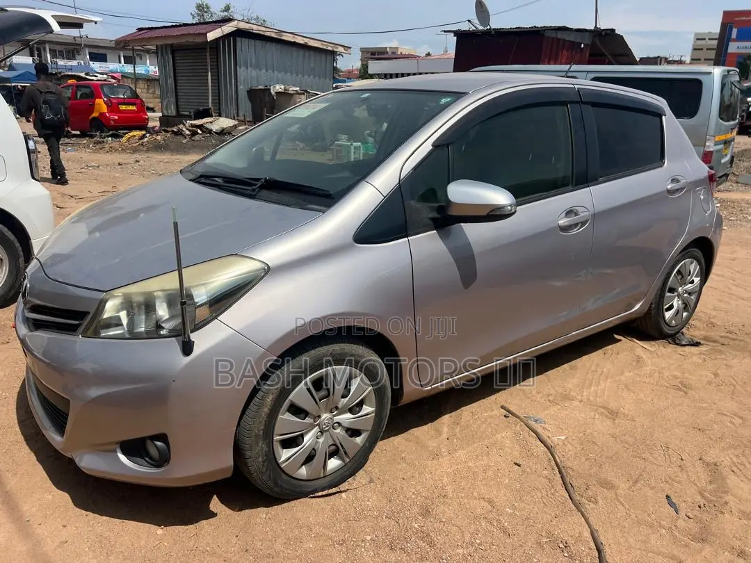Toyota Vitz 1.3 AWD 3dr 2013 Silver