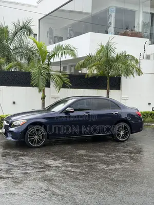 Mercedes-Benz C300 2019 Blue
