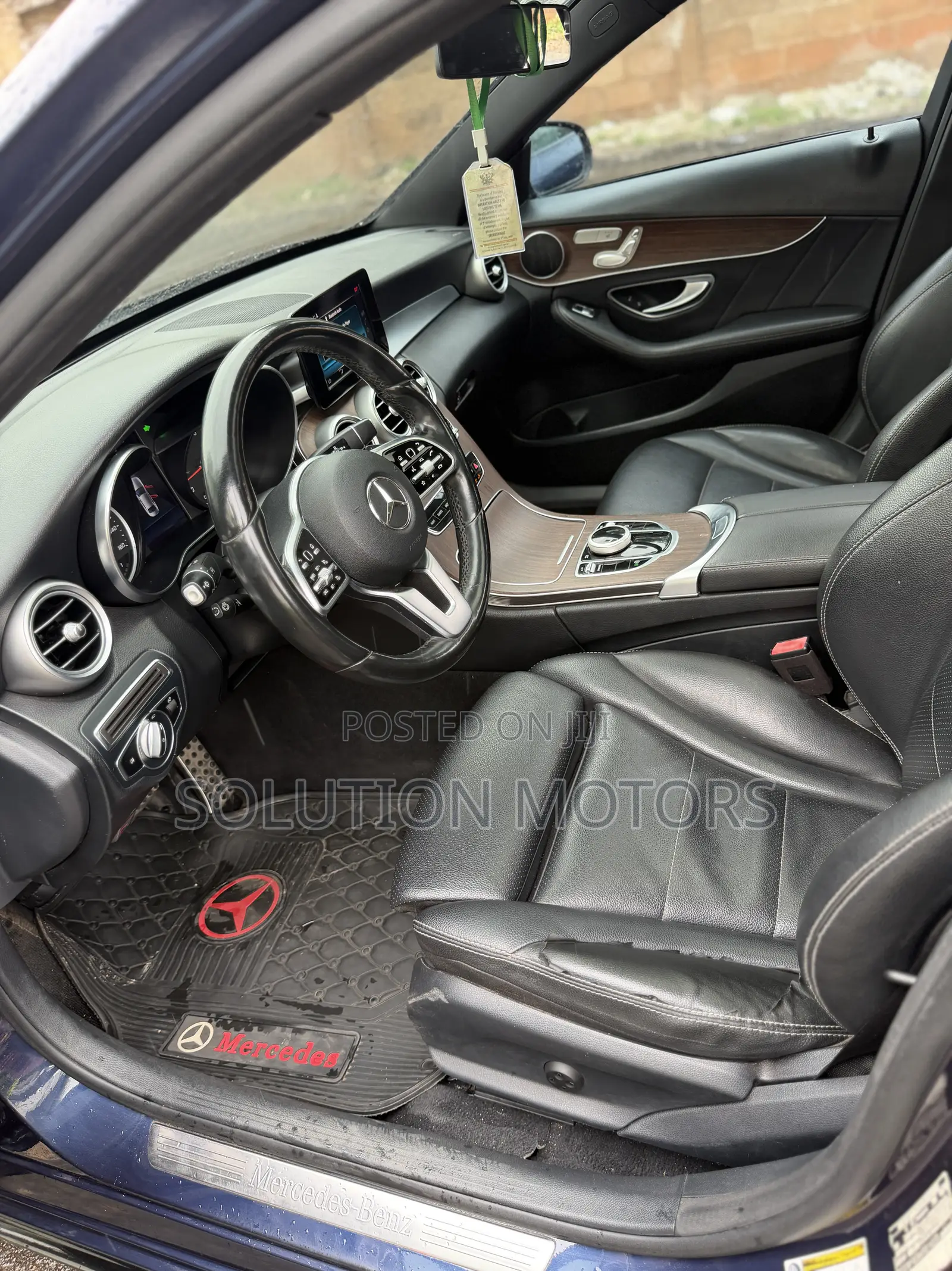 Mercedes-Benz C300 2019 Blue