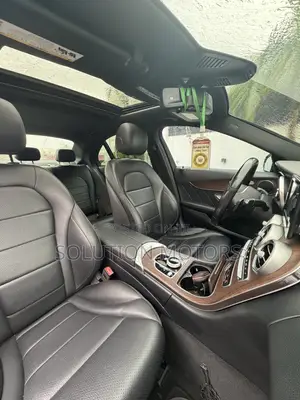 Mercedes-Benz C300 2019 Blue