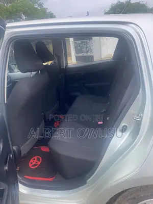 Toyota Yaris 2013 Silver
