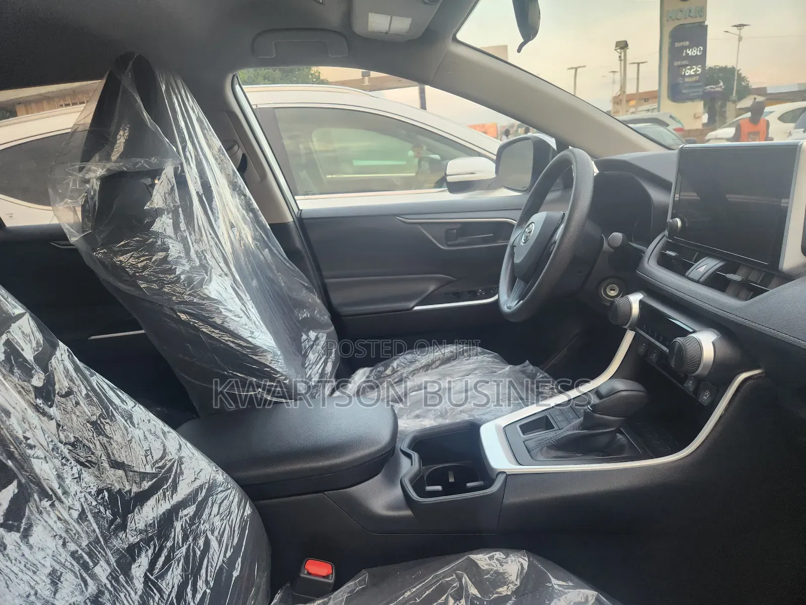Toyota RAV4 2025 Silver