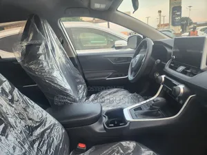 Toyota RAV4 2025 Silver