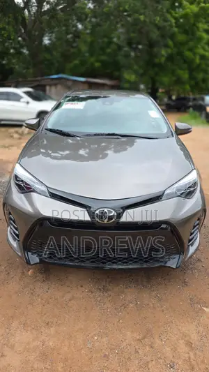 Toyota Corolla SE (1.8L 4cyl 6M) 2018 Brown