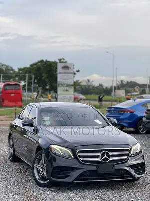 Mercedes-Benz E300 4Matic AWD Sedan (2.0L 4cyl 9A) 2017 Black