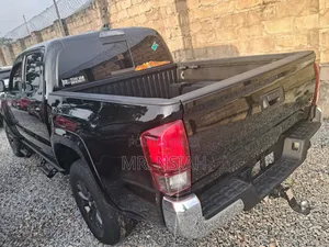 Toyota Tacoma 2022 Black