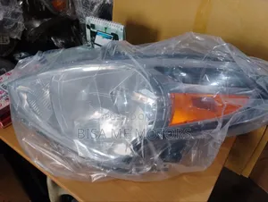 Nissan Versa 2015/2016/2017/2018/2019 Headlight