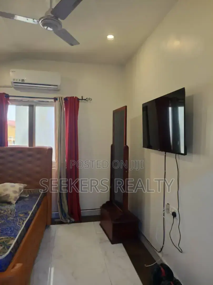 Furnished 2bdrm Apartment in Seekers Realty, Oxford Street for rent