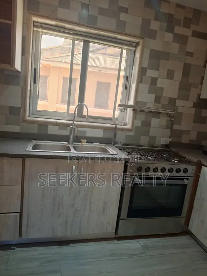 Furnished 2bdrm Apartment in Seekers Realty, Oxford Street for rent