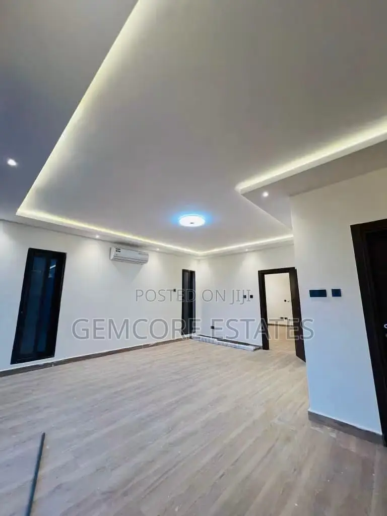 4bdrm House in School Junction, East Legon for sale