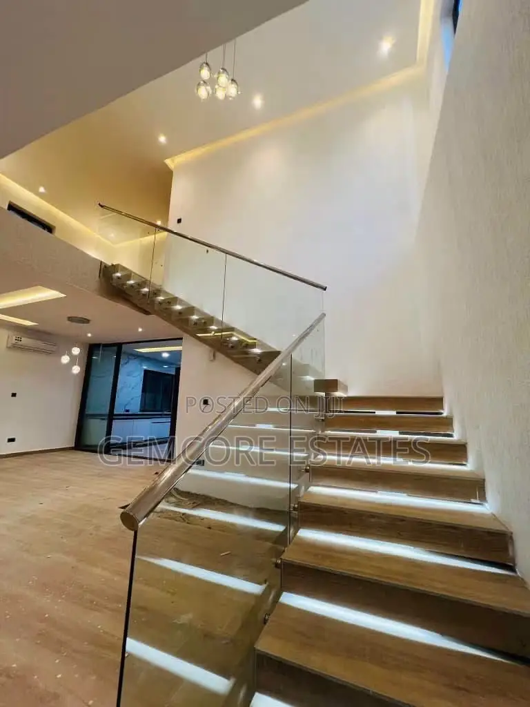 4bdrm House in School Junction, East Legon for sale