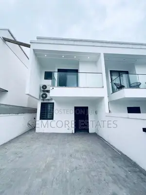 2bdrm Townhouse/Terrace in School Junction, Ashaley Botwe for sale