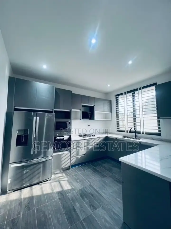 4bdrm House in School Junction, Ashaley Botwe for sale