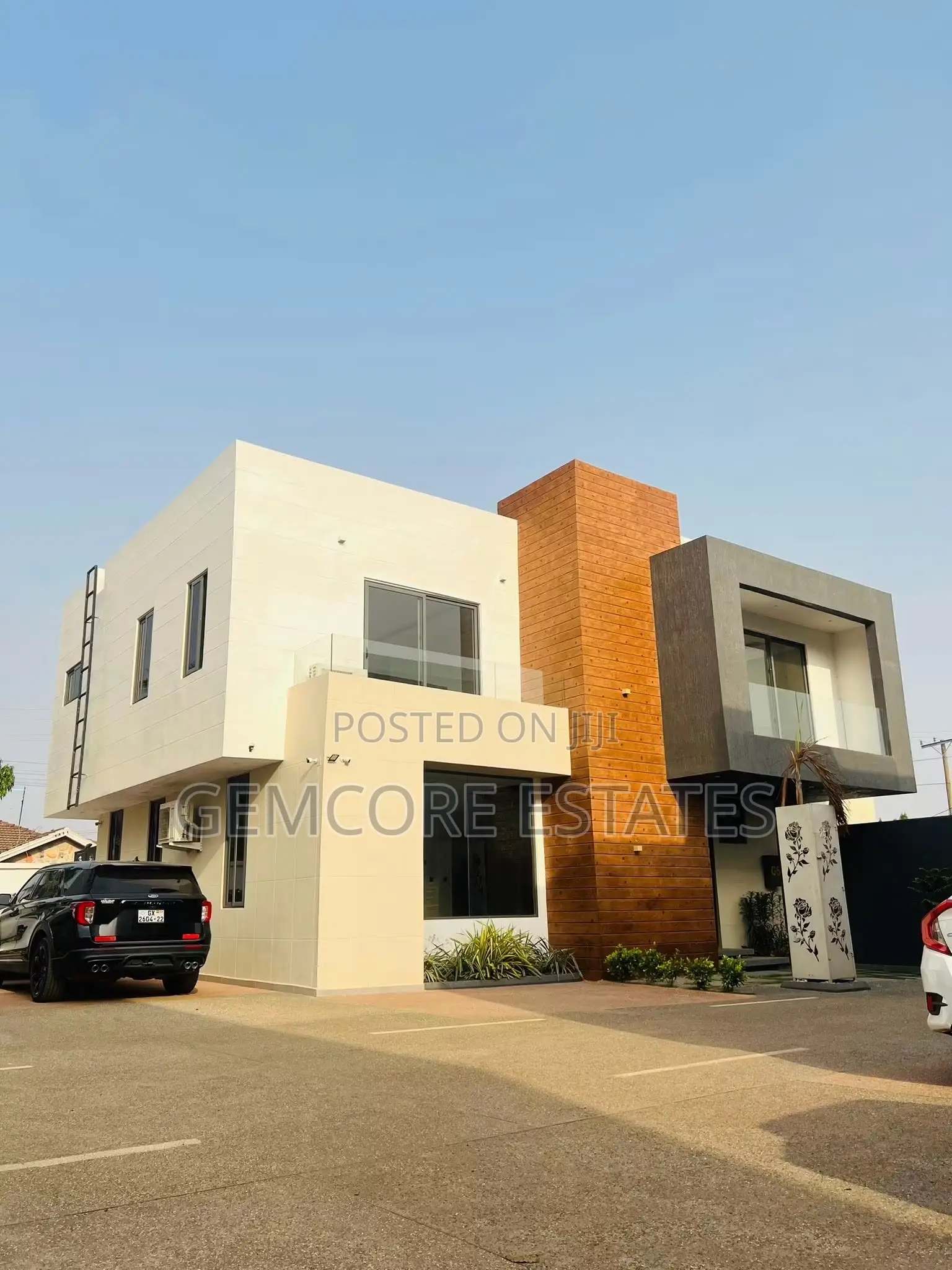 4bdrm House in School Junction, Ashaley Botwe for sale
