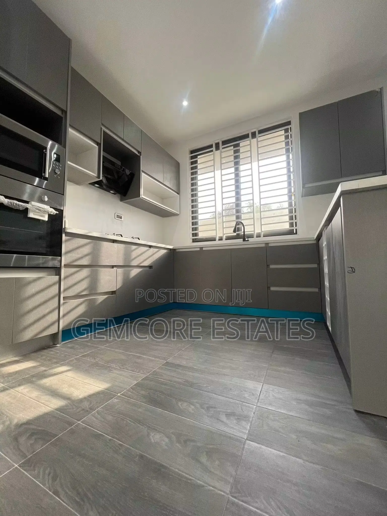 4bdrm House in School Junction, Ashaley Botwe for sale