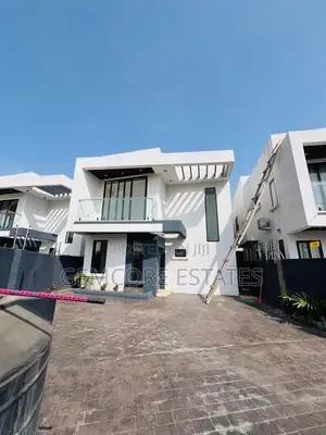3bdrm House in School Junction, Ashaley Botwe for sale