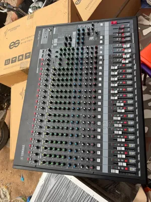 Yamaha Mgp24x 24-Channel Mixer With 16 Studio-Grade D-Pre Mic Preamps