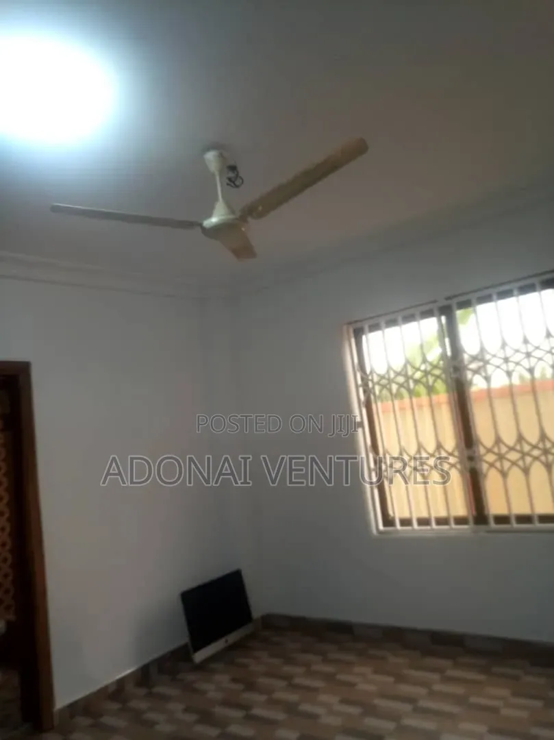 7bdrm House in Tech Anwomaso, Kumasi Metropolitan for sale