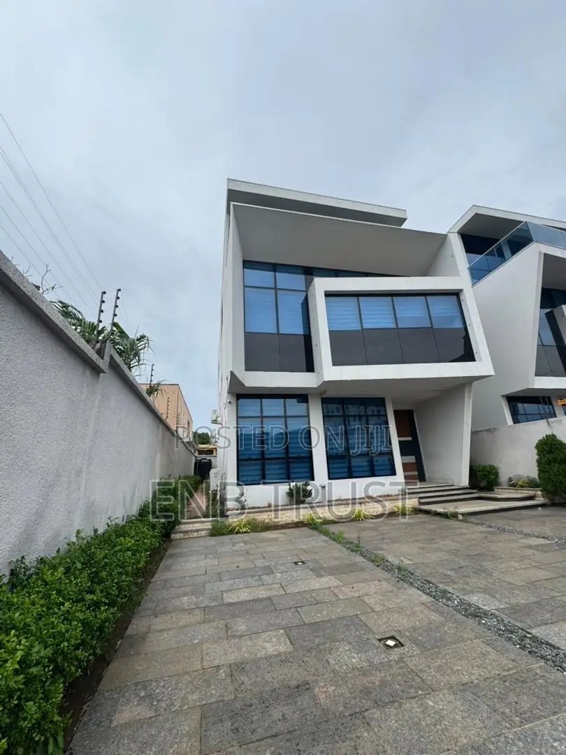 4bdrm Duplex in East Legon, American House for rent