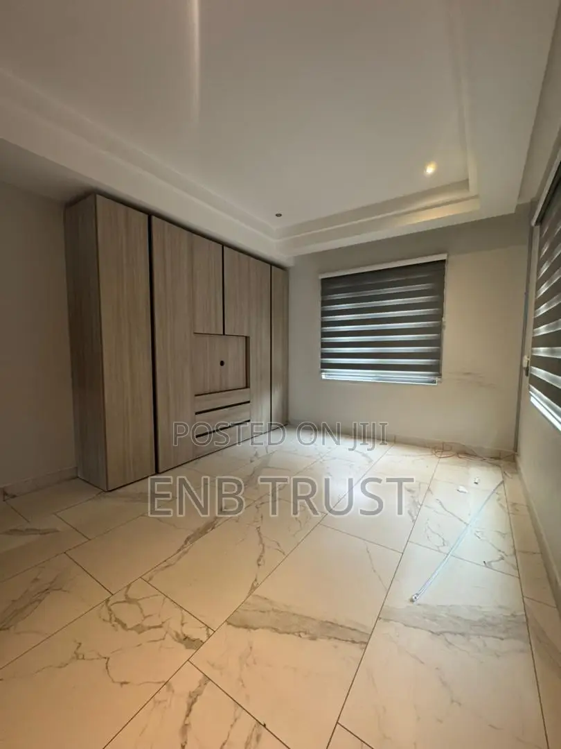 4bdrm Duplex in East Legon, American House for rent