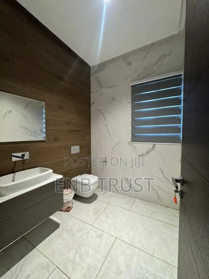 4bdrm Duplex in East Legon, American House for rent