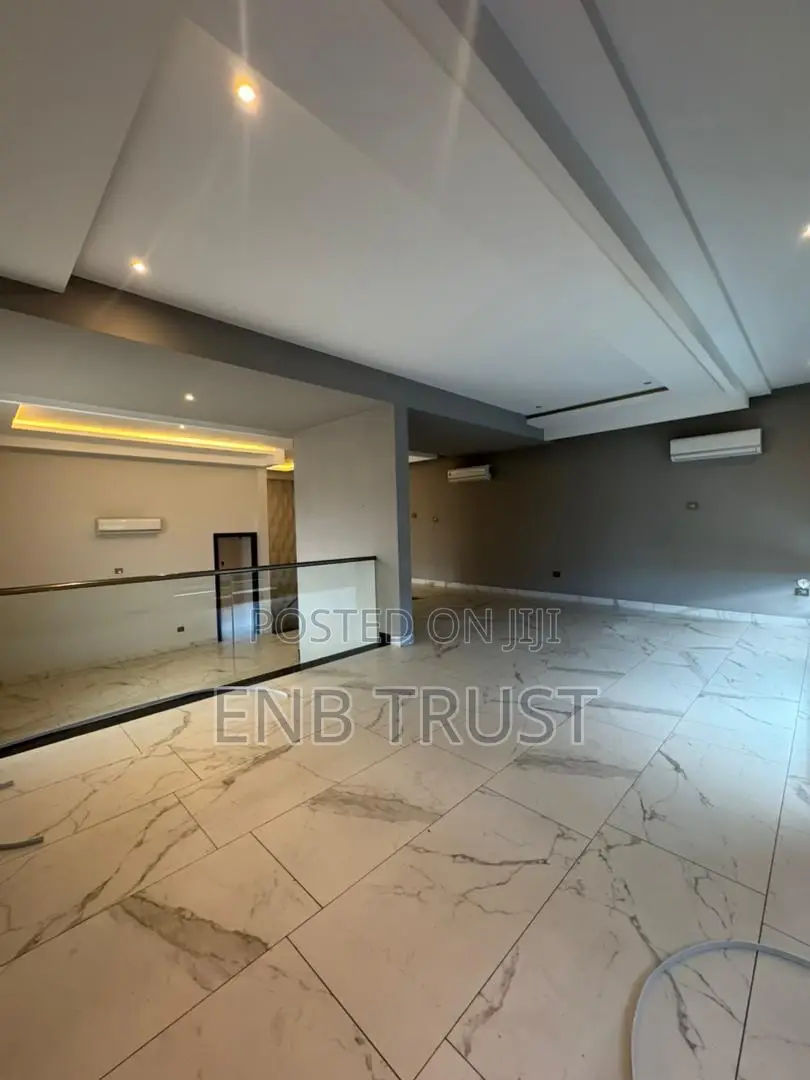 4bdrm Duplex in East Legon, American House for rent