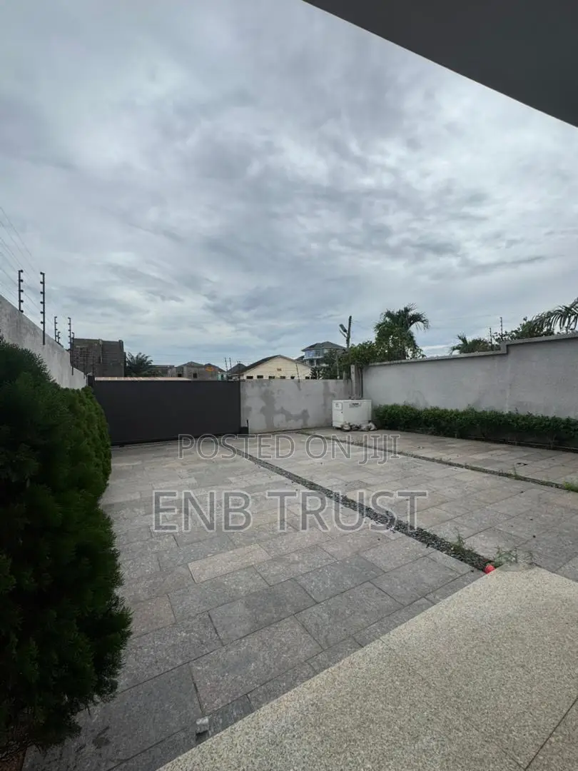 4bdrm Duplex in East Legon, American House for rent