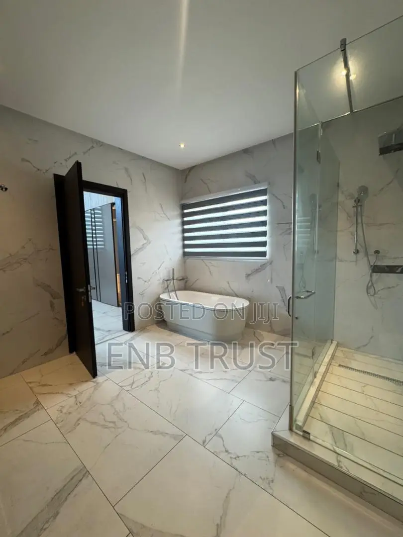4bdrm Duplex in East Legon, American House for rent