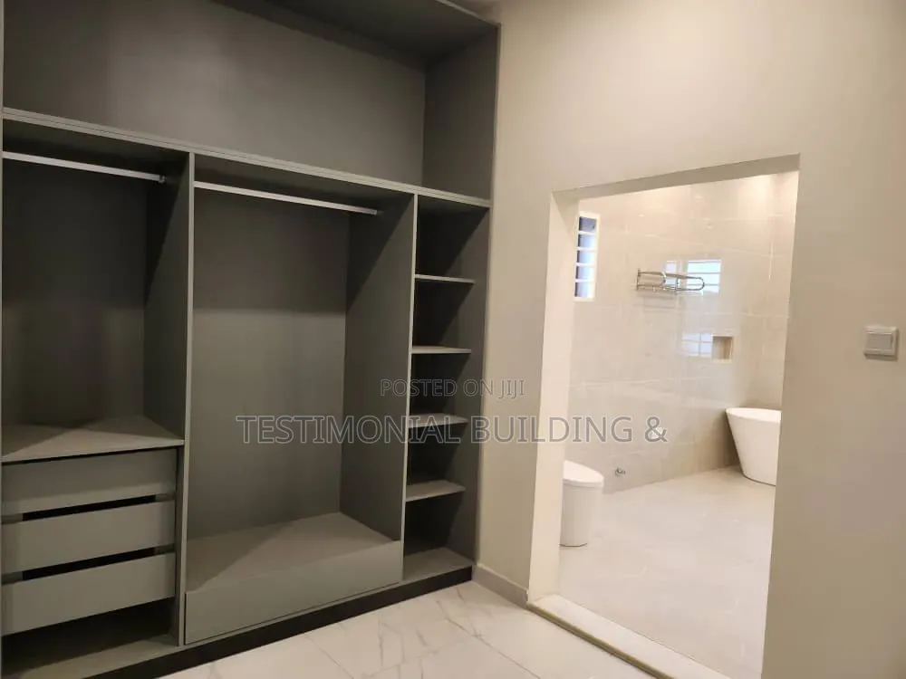 4bdrm House in Testimonial Building, Police Station for sale