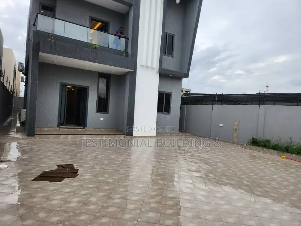 4bdrm House in Testimonial Building, Police Station for sale
