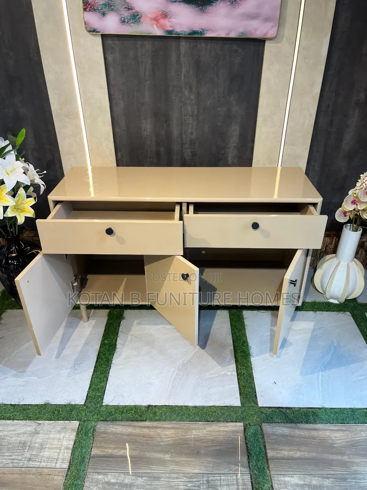A Modern 5 Drawer Dresser