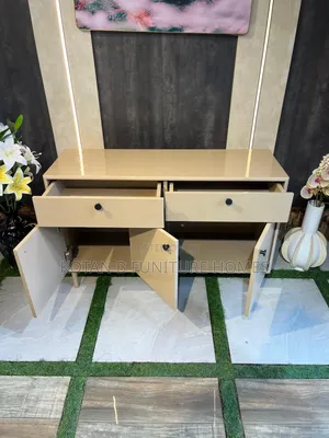 A Modern 5 Drawer Dresser
