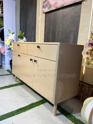 A Modern 5 Drawer Dresser