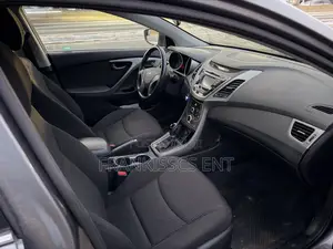 Hyundai Elantra SE Sedan FWD (1.8L 4cyl 6M) 2016 Gray