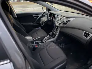 Hyundai Elantra SE Sedan FWD (1.8L 4cyl 6M) 2016 Gray