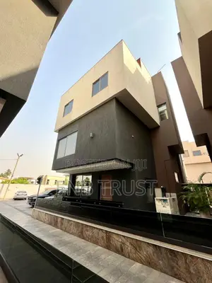 Furnished 4bdrm Townhouse / Terrace in East Legon, A&C Mall Area