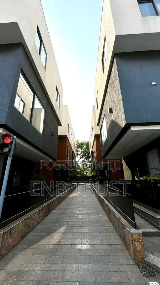 Furnished 4bdrm Townhouse / Terrace in East Legon, A&C Mall Area