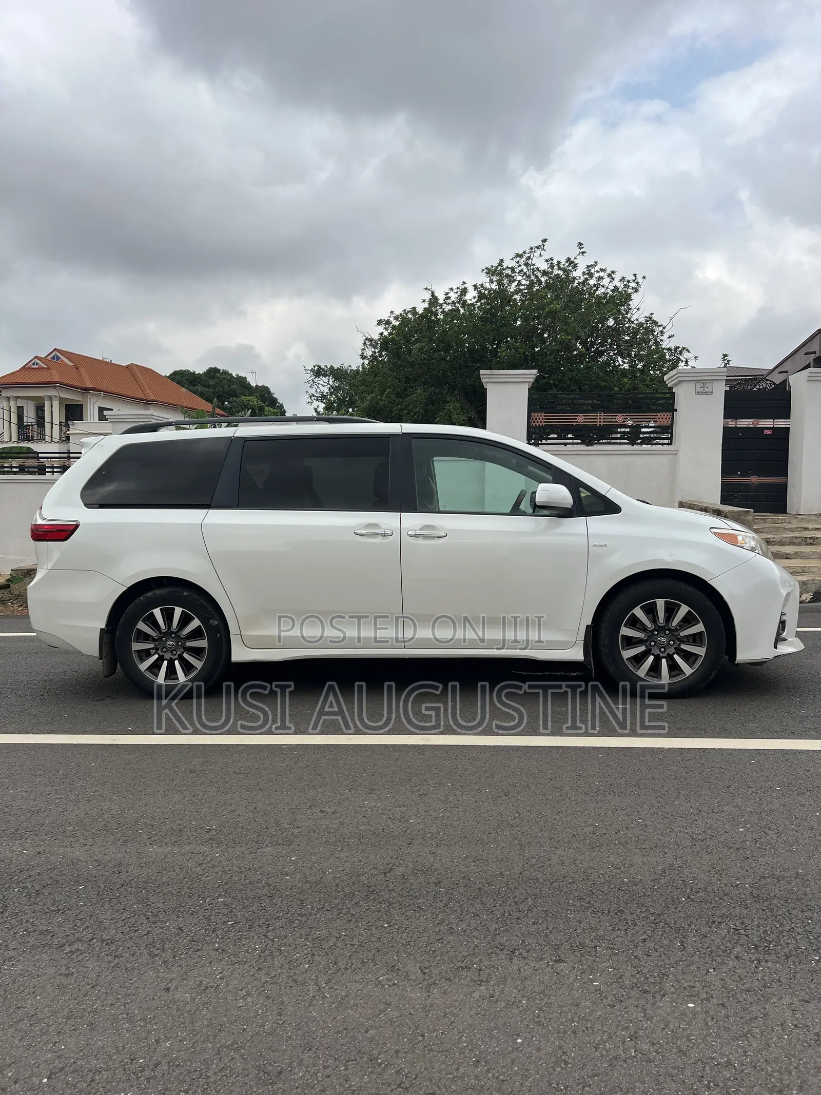 Toyota Sienna Limited AWD 2019 White