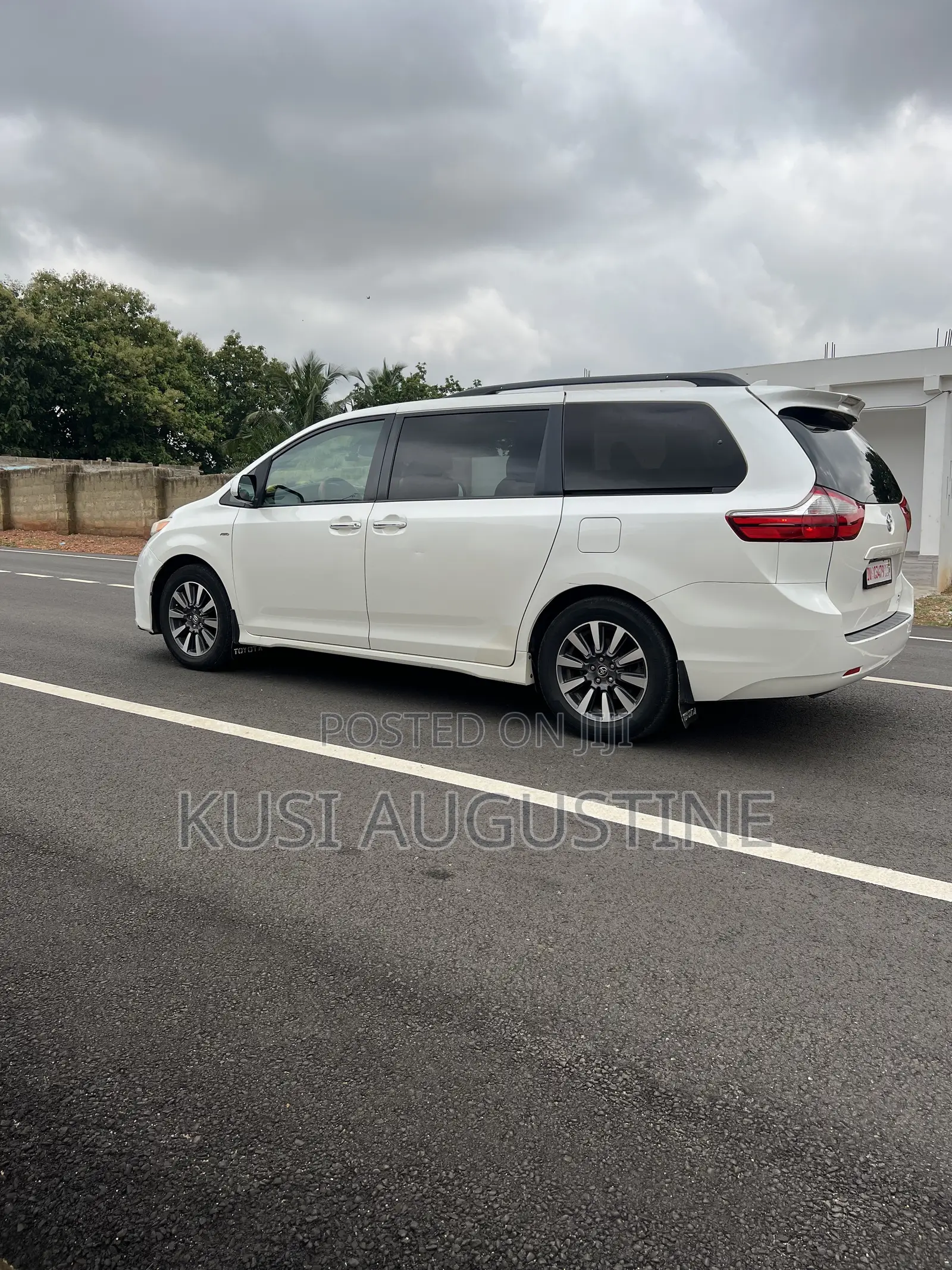 Toyota Sienna Limited AWD 2019 White