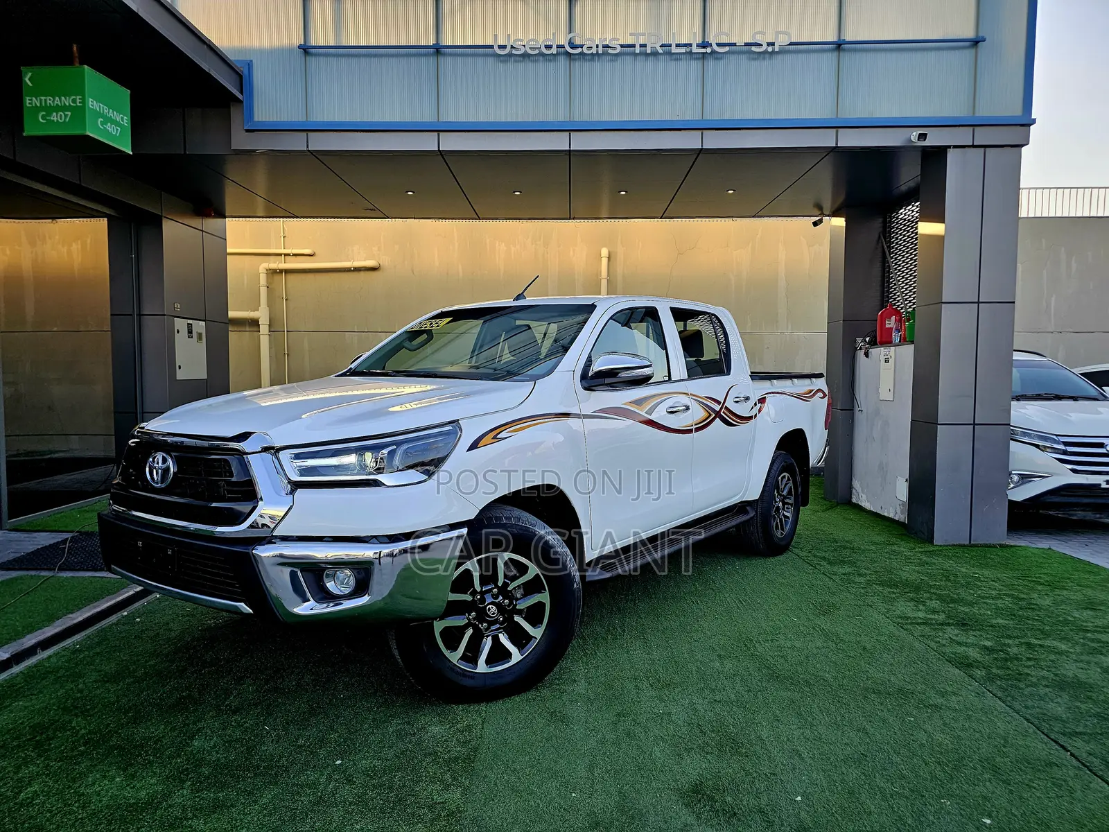 Toyota Hilux 2025 White