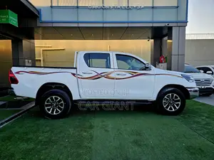 Toyota Hilux 2025 White
