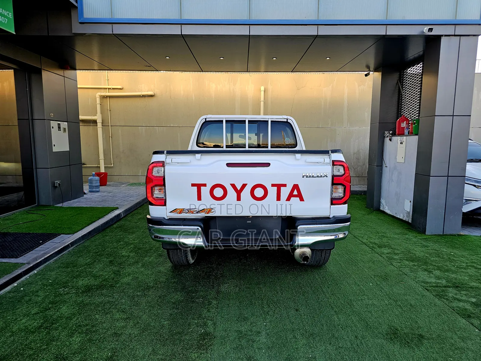 Toyota Hilux 2025 White