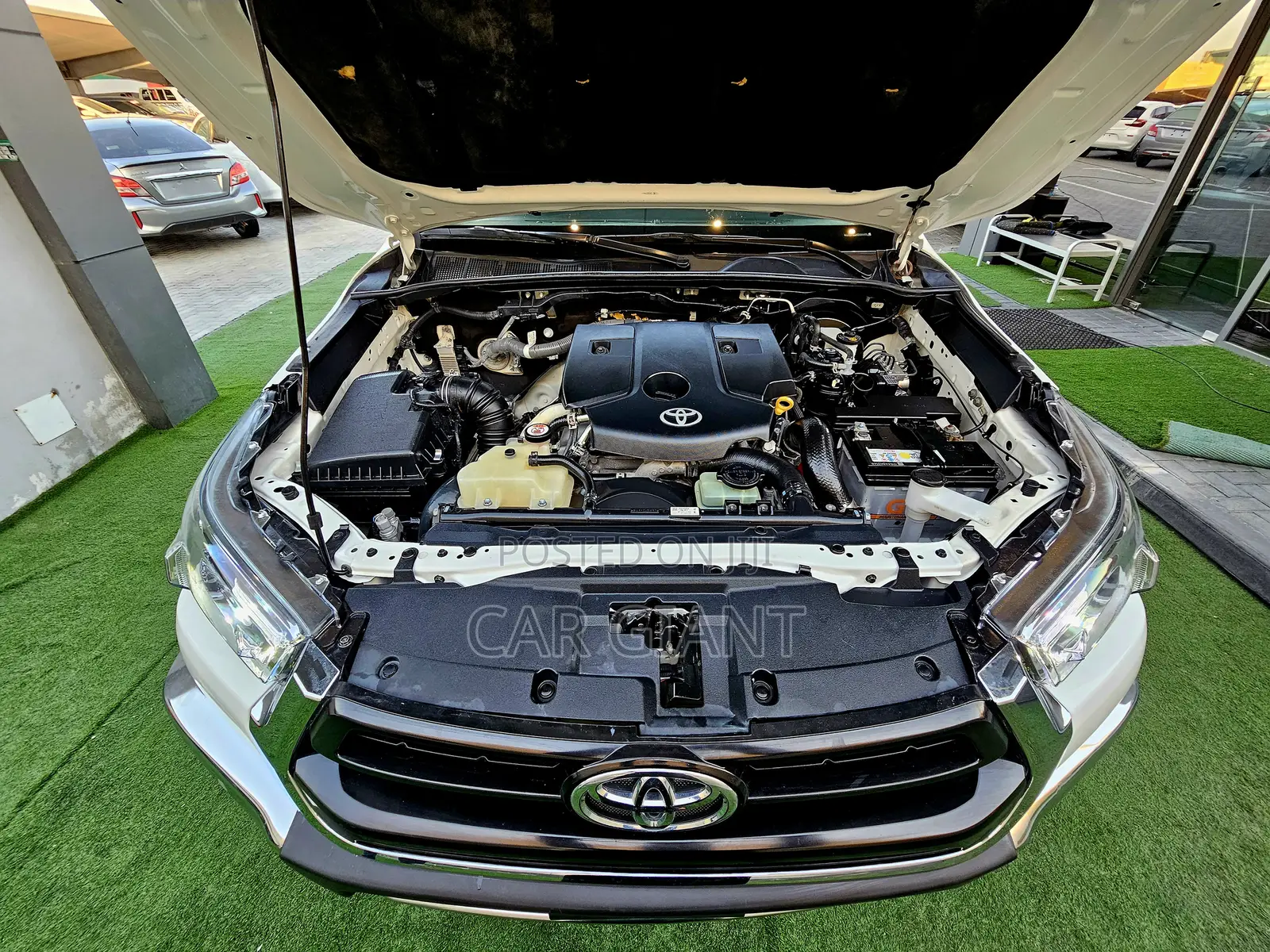 Toyota Hilux 2025 White