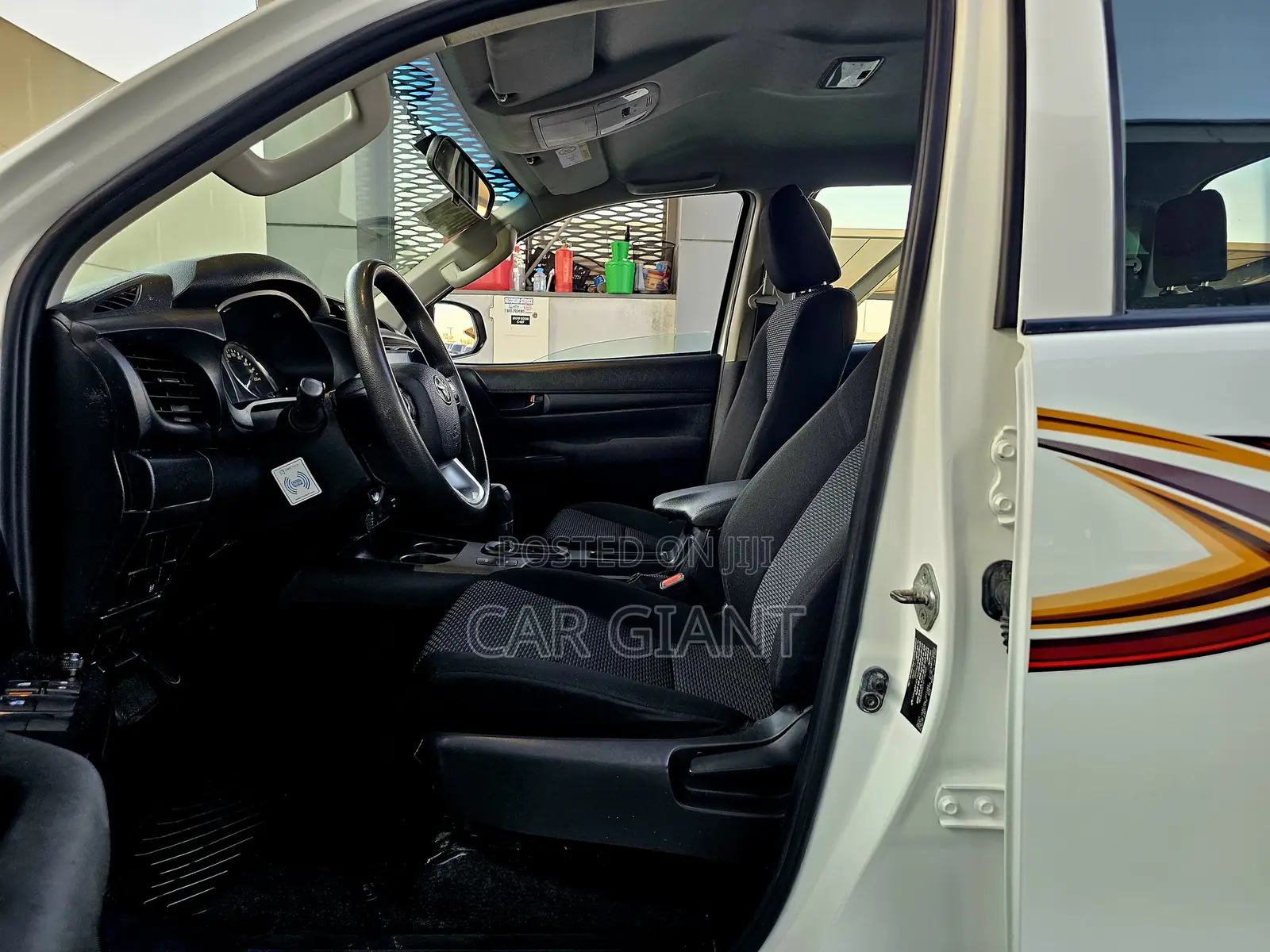 Toyota Hilux 2025 White