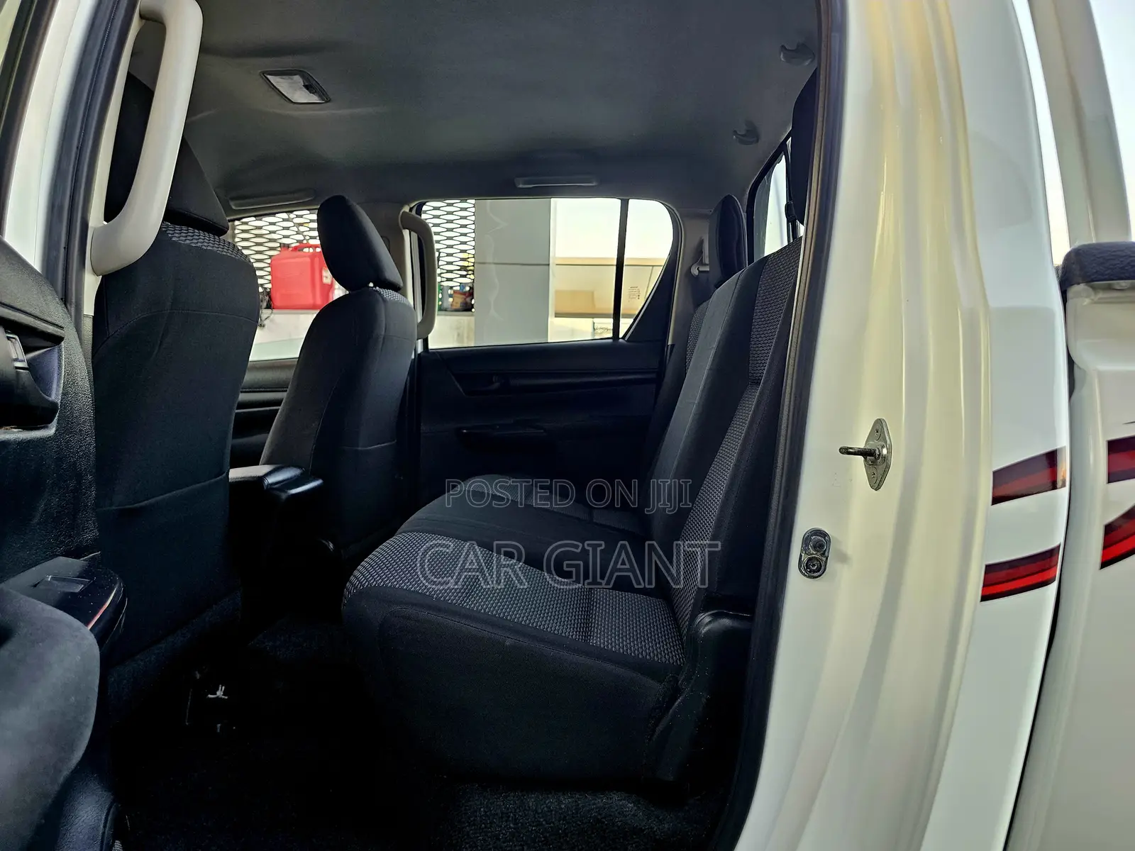 Toyota Hilux 2025 White