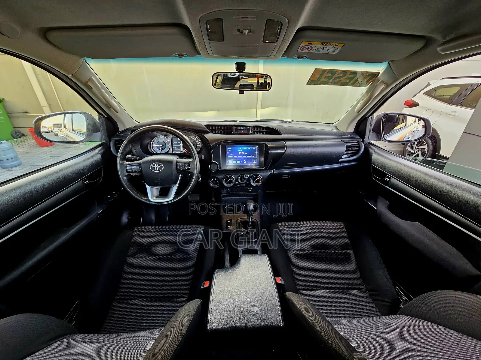 Toyota Hilux 2025 White