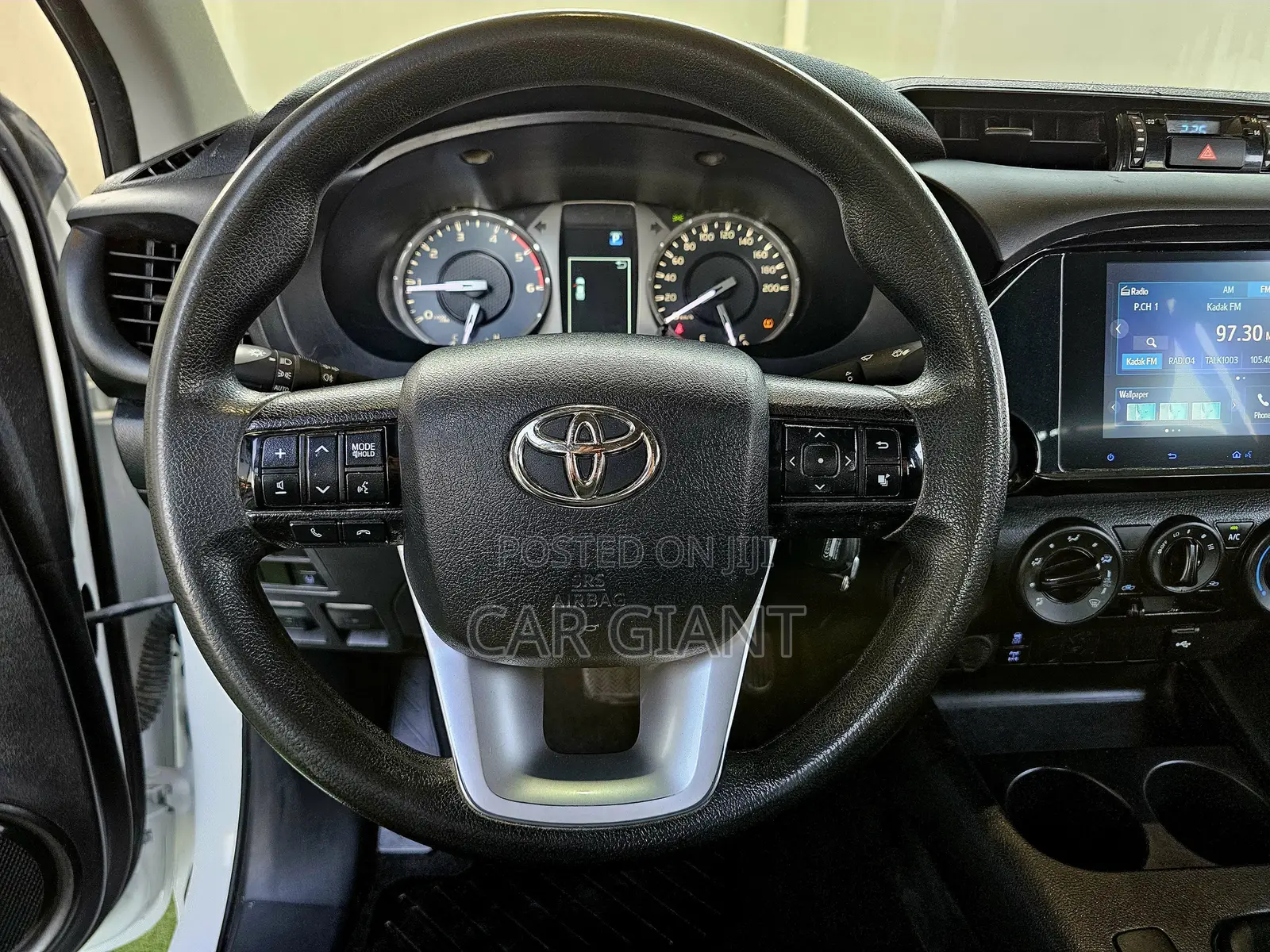 Toyota Hilux 2025 White
