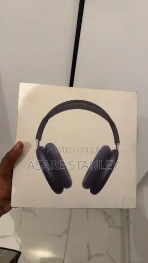 Apple Airpods Max With Smart Case.
