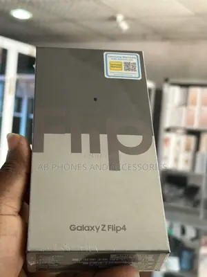New Samsung Galaxy Z Flip4 256 GB Gold