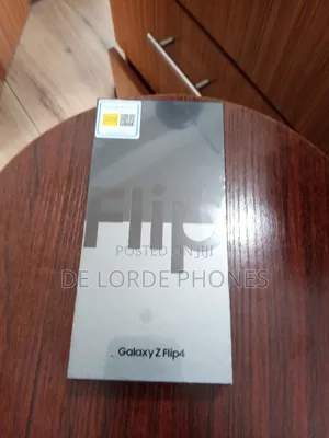New Samsung Galaxy Z Flip4 256 GB Black